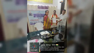 चेनारी: किसी को मिला स्वीकृति पत्र तो किसी को घर की चाबी, BDO प्रियंका कुमारी ने आवास योजना के लाभुकों को किया सम्मानित