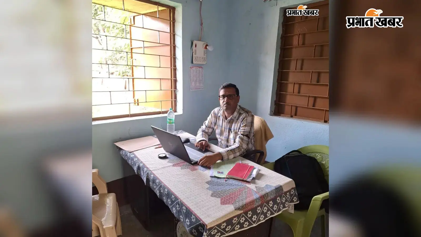 नवादा में काला बिल्ला लगाकर आपूर्ति पदाधिकारी ने जताया विरोध, 26 अगस्त तक जारी रहेगा सांकेतिक प्रदर्शन