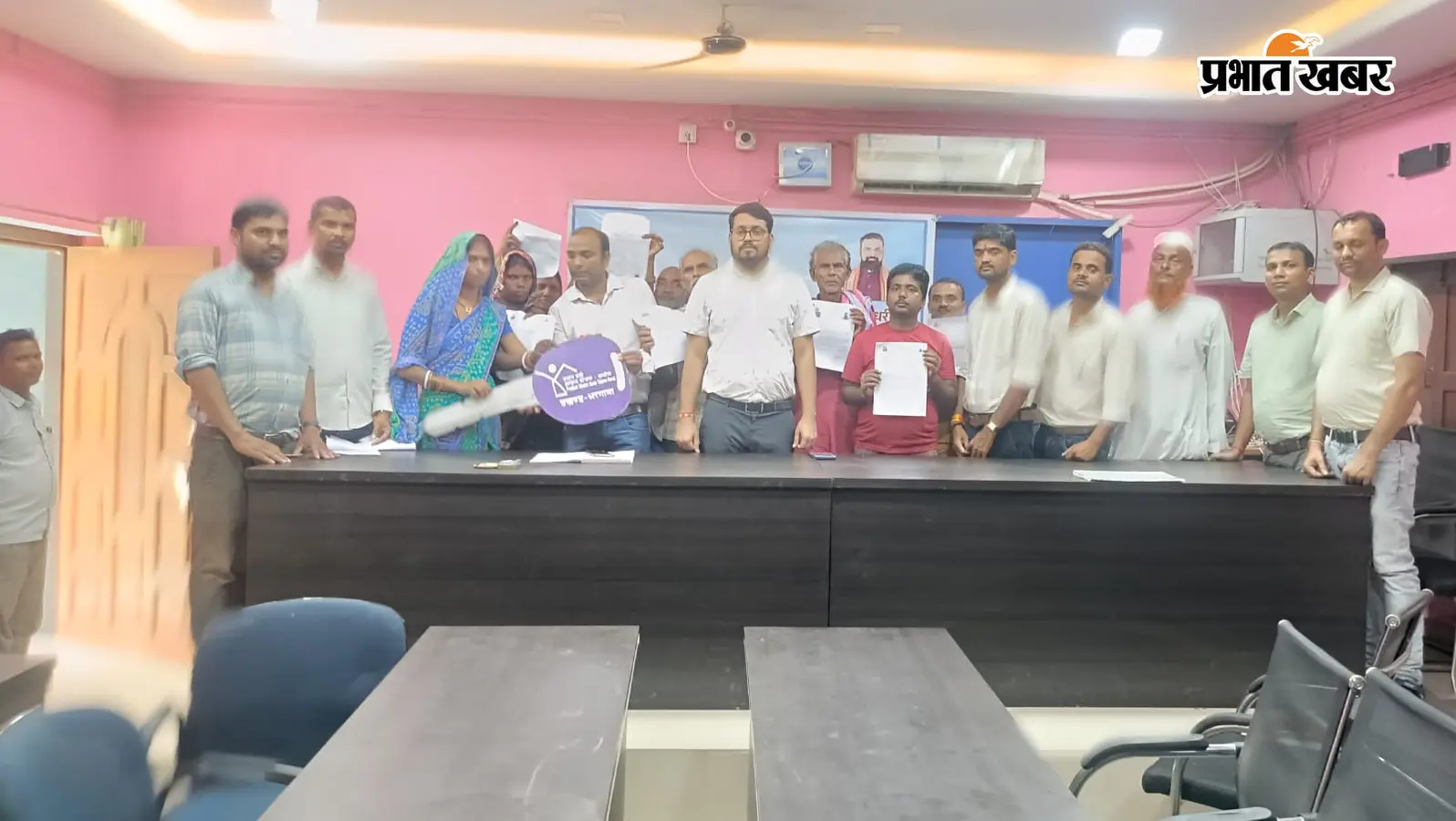 अररिया में पीएम आवास योजना के लाभार्थियों को सौंपी गई घर की चाबी; जानें कौन है योग्य, क्या लगेंगे दस्तावेज और कैसे करें आवेदन