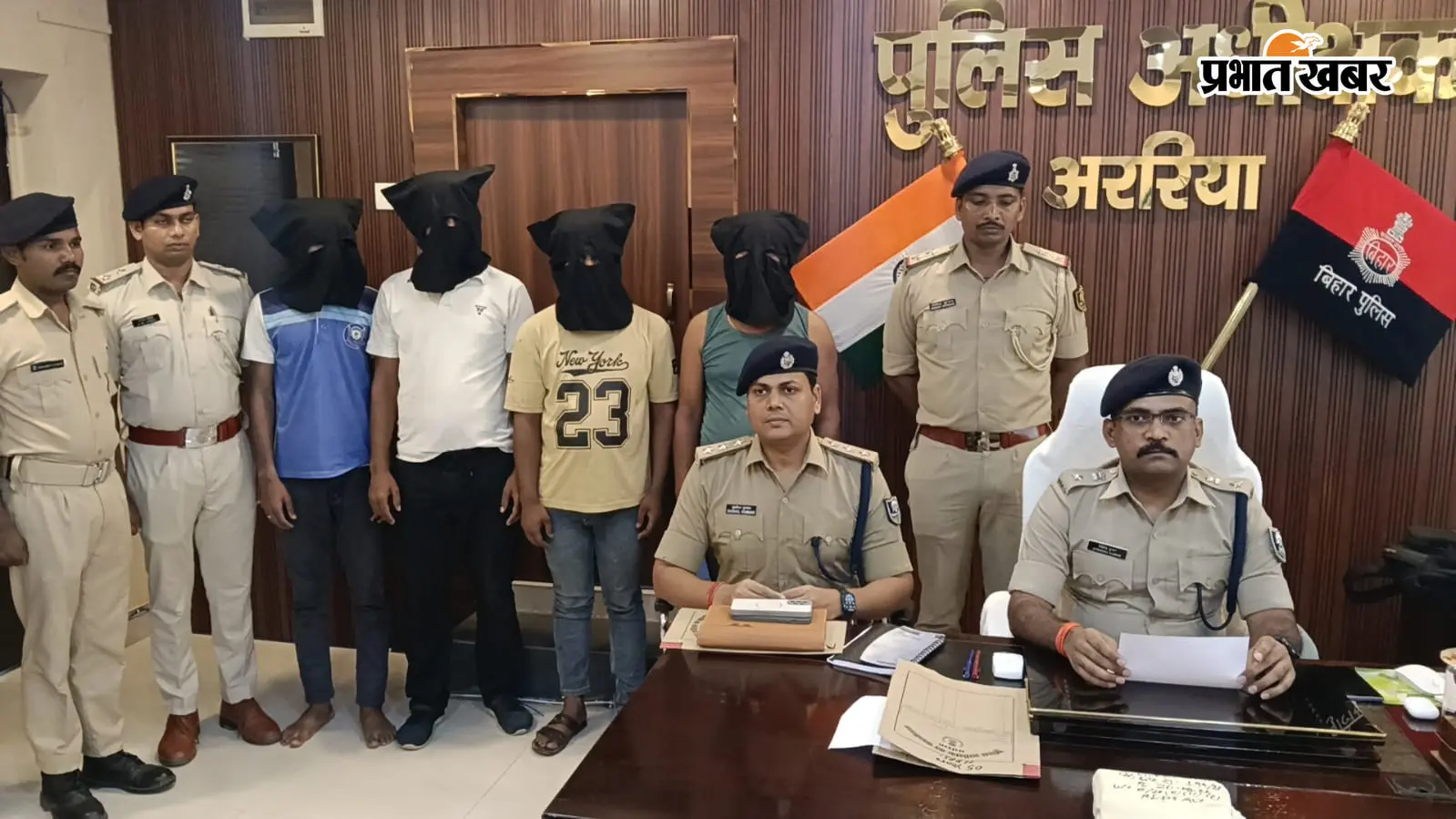 कुर्साकांटा में 28 लाख का 240 KG गांजा जब्त, पिकअप वैन के साथ 4 तस्कर गिरफ्तार