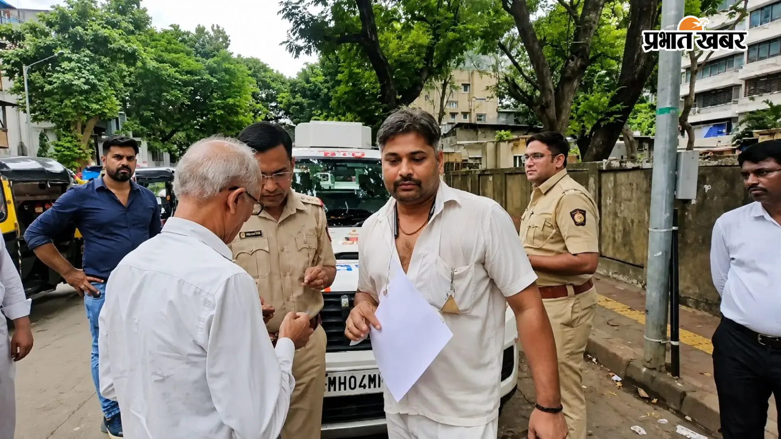 महाराष्ट्र में ऑटो-टैक्सी चालकों के लिए मराठी सीखना अनिवार्य, नियम तोड़ा तो बैज होगा कैंसल