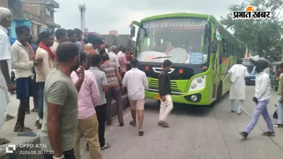 औरंगाबाद में ओवरटेक के दौरान ट्रेलर से टकरायी सवारी बस, डिवाइडर से भिड़ी, बाल-बाल बचे यात्री