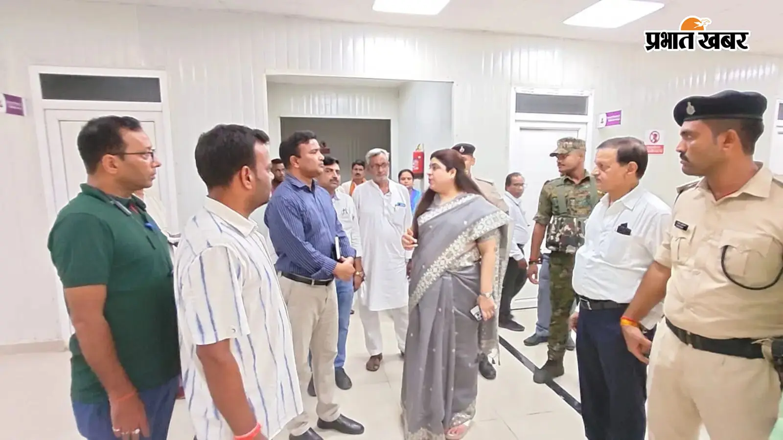 औरंगाबाद डीएम ने पीएचसी जम्होर का किया निरीक्षण, ओपीडी, लैब और दवा भंडार की व्यवस्था परखी