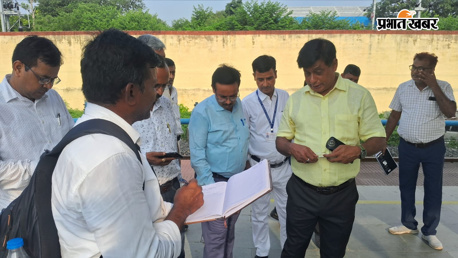 पीसीसीएम ने जमालपुर स्टेशन का किया निरीक्षण | Prabhat Khabar Network