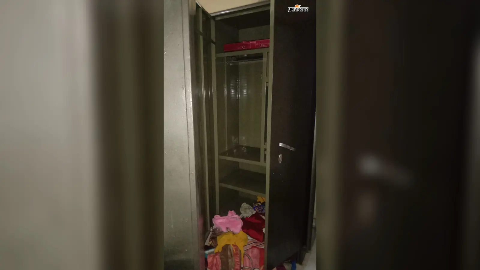 जैनामोड़ में बंद घर से लाखों की चोरी, बाइक भी लेकर भागे