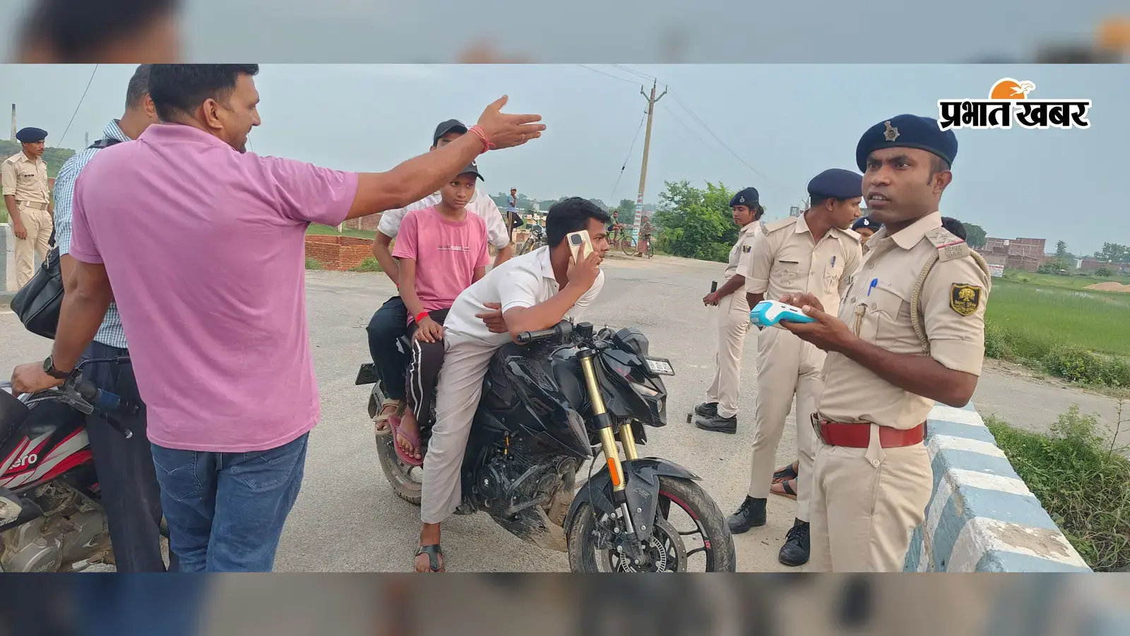 कैमूर में वाहन जांच अभियान तेज, रामगढ़ पुलिस ने 17 चालकों से 23 हजार रुपये जुर्माना वसूला