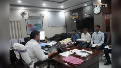 कल्याण योजनाओं की डीएम ने की समीक्षा, छात्रावासों की व्यवस्था सुधारने का निर्देश