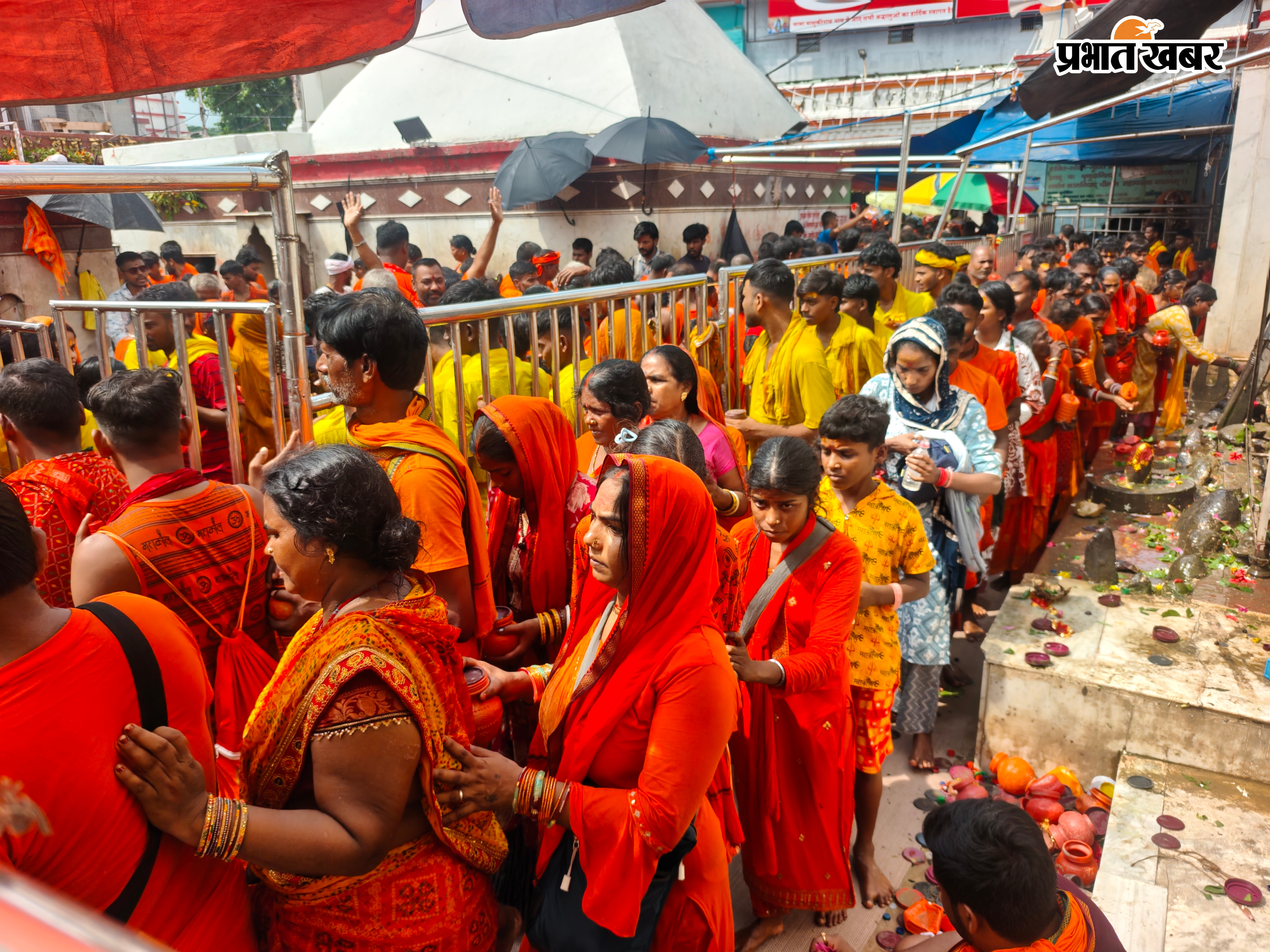 बासुकिनाथ मंदिर में भक्तों की भीड़, कतारबद्ध श्रद्धालु | Prabhat Khabar Network