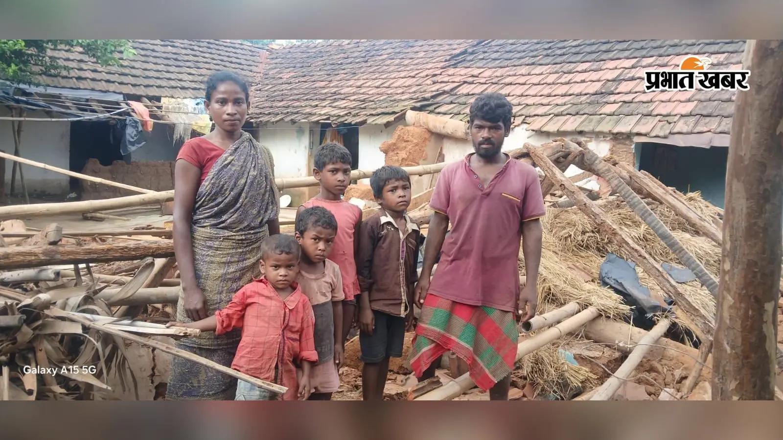 बारिश बनी आफत! भरभराकर गिरा कच्चा मकान, मलबे में दबे 8 सूकर