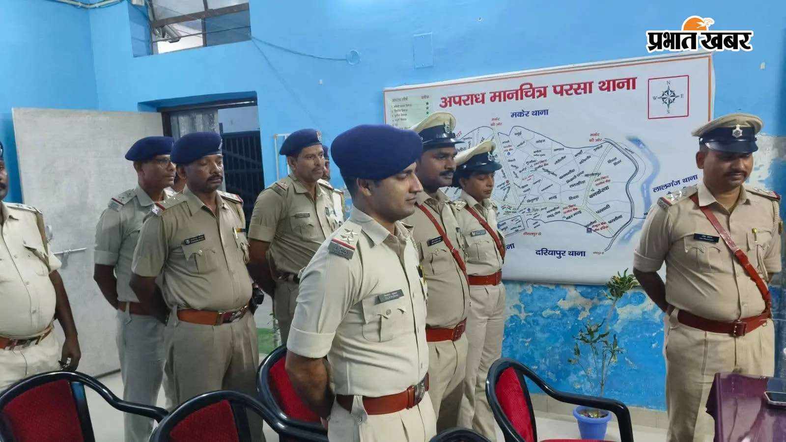 सारण : परसा थाना पहुंचे SDPO, लंबित कांडों पर सख्ती और फरार आरोपितों की गिरफ्तारी का निर्देश