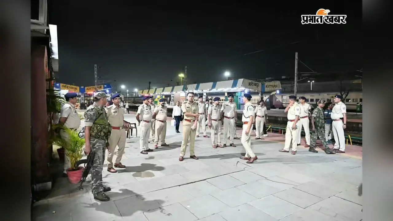 Seraikela SP Inspection : अचानक आधी रात को सड़क पर उतरे एसपी, कहा - लापरवाही बर्दाश्त नहीं