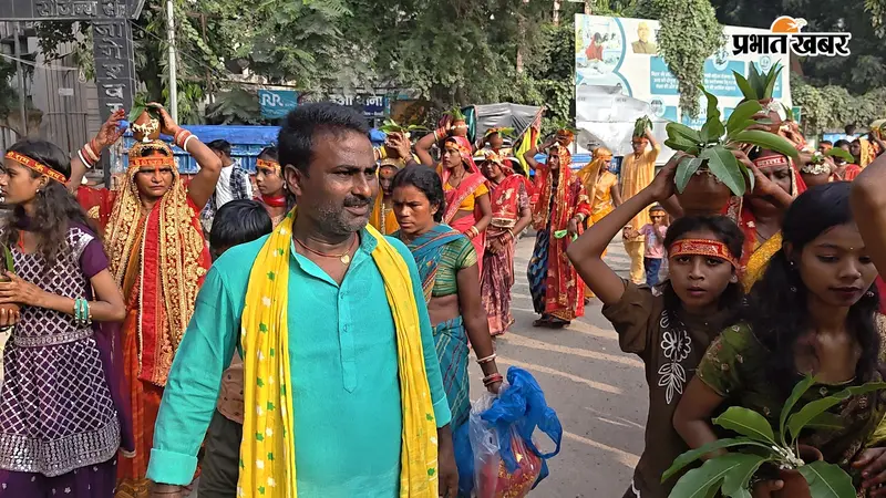 हाजीपुर : महुआ में काली पूजनोत्सव की शुरुआत, 1151 कलश, हाथी-घोड़े और बैंड-बाजे के साथ निकाली कलशयात्रा