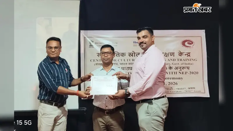 प्रशिक्षण में प्रमाण पत्र प्राप्त करते विनय कुमार दास | Prabhat Khabar Network