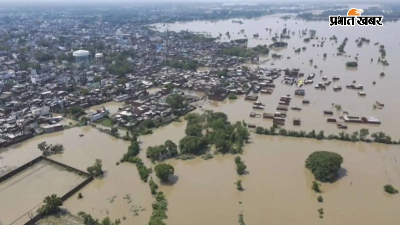 उत्तर प्रदेश में बाढ़ और भारी बारिश से तबाही, नदियां उफान पर,जलभराव पर गहराया राजनीतिक विवाद