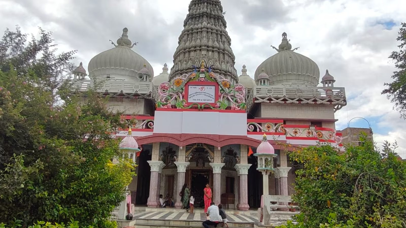 नौलखा मंदिर