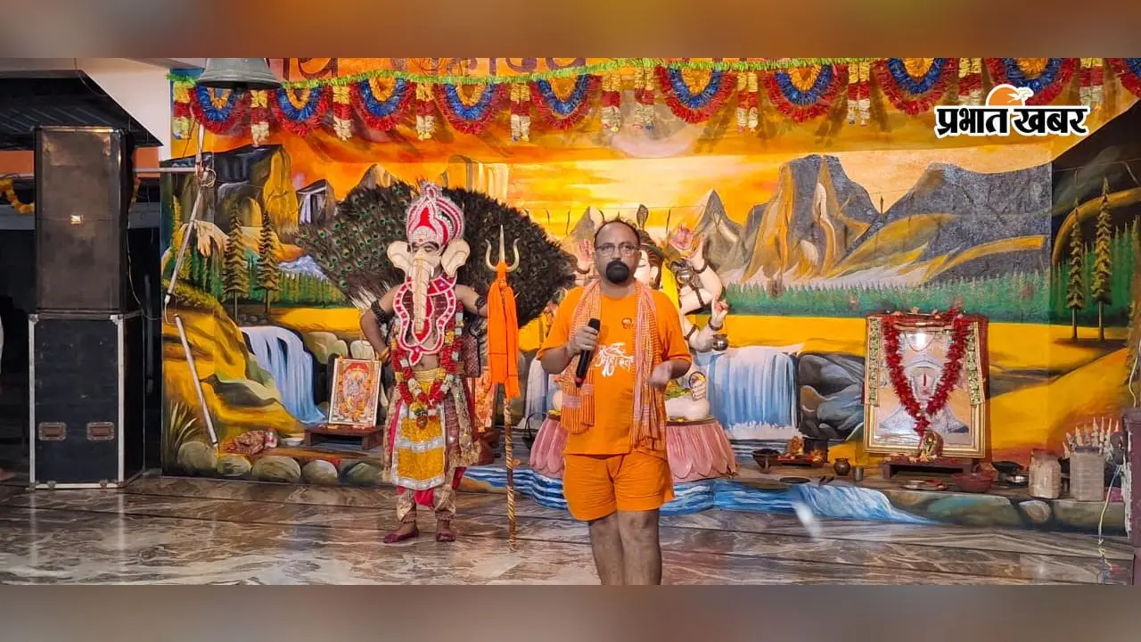 जितेंद्र जैन ने बांधा ऐसा समां, देर रात तक झूमते रहे कांवरिया और श्रद्धालु