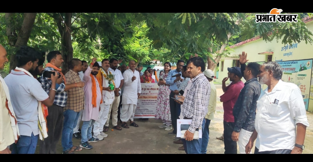 प्रखंड कार्यालय परिसर से निकलता कलश यात्रा | Prabhat Khabar Network