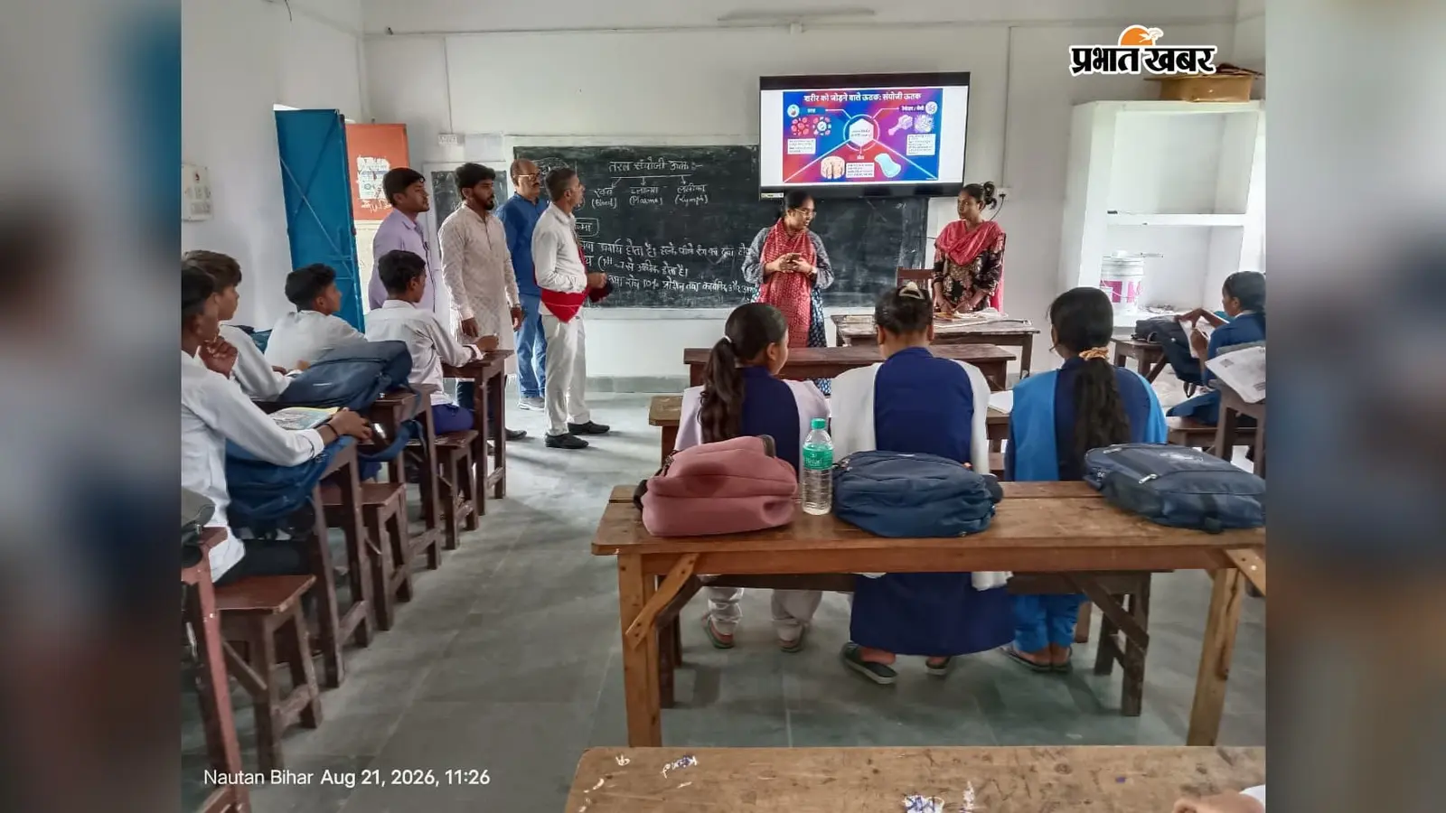 मढ़ौरा एसडीओ निधि राज ने स्कूलों का किया निरीक्षण, बच्चों को मन लगाकर पढ़ने के लिए किया प्रेरित