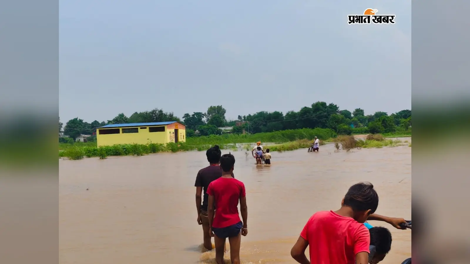 हाजीपुर: राघोपुर में गहराया बाढ़ का खतरा, निचले इलाकों में तेजी से फैल रहा गंगा का पानी