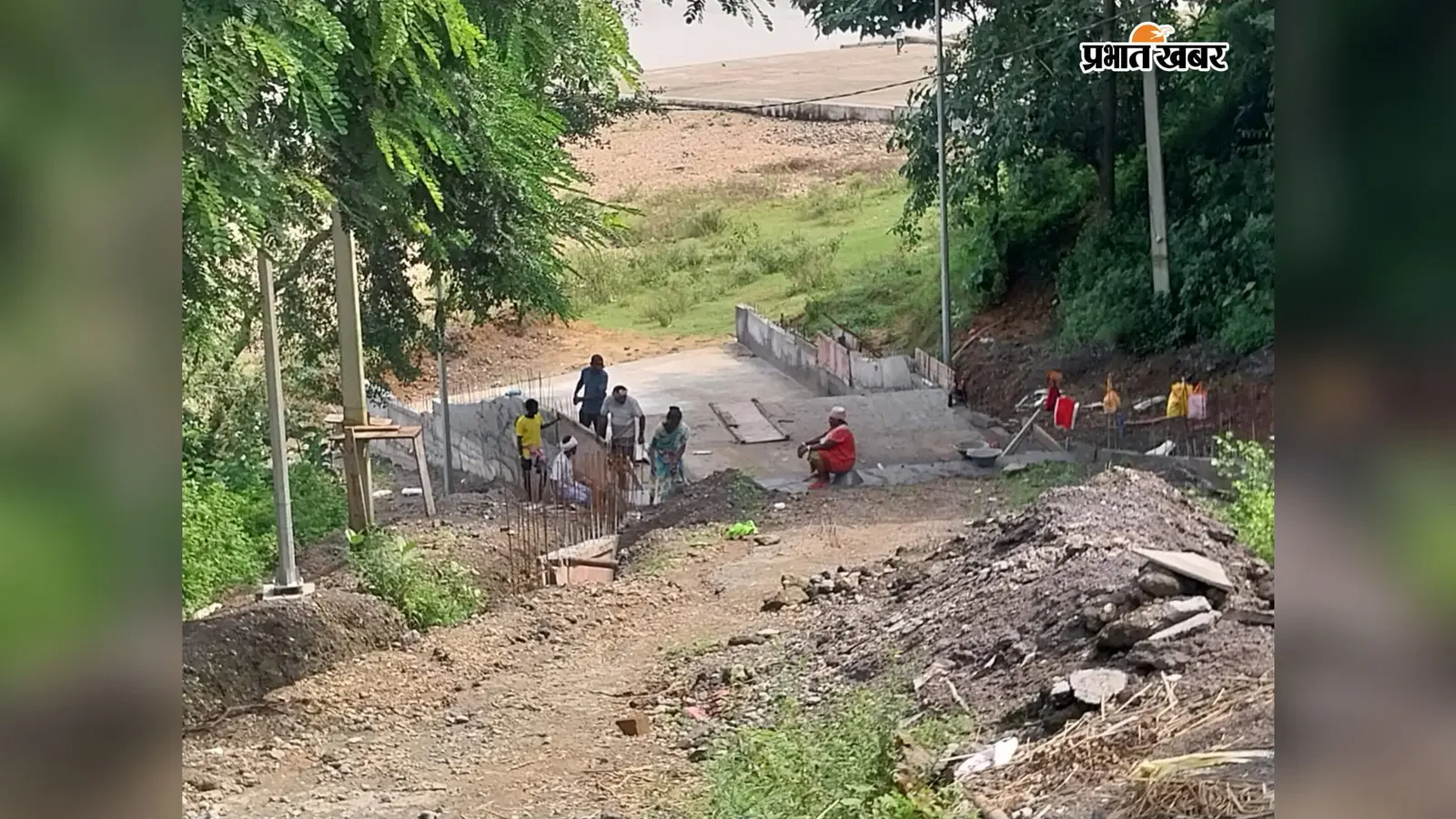 दोमुहानी संगम पर कंक्रीट का ‘जाल’, अतिक्रमण के आरोपों की उच्चस्तरीय जांच की मांग