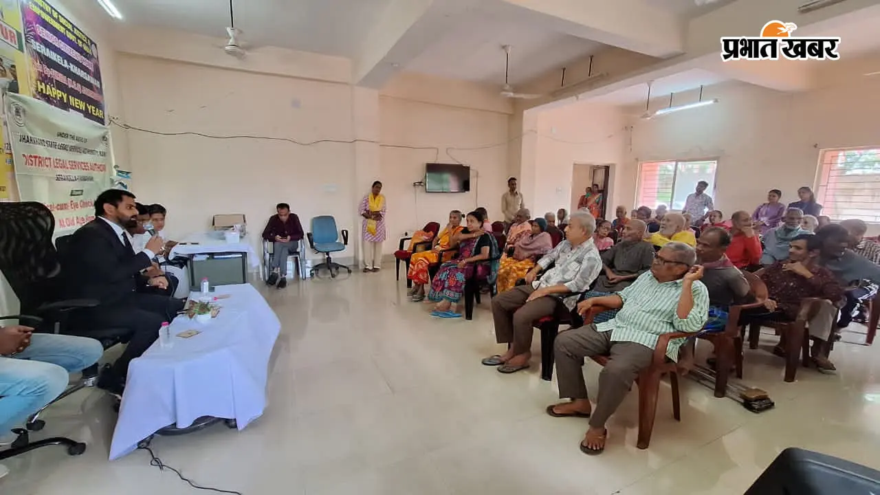 सरायकेला वृद्धाश्रम में बुजुर्गों की स्वास्थ्य व नेत्र जांच हुई