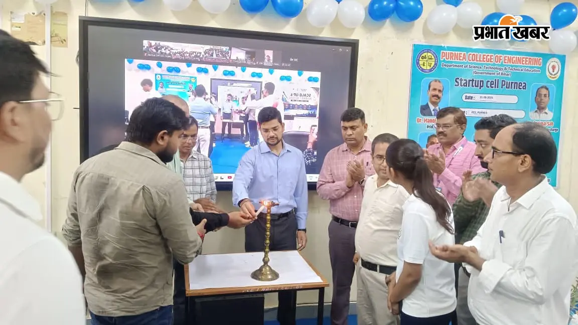 स्टार्टअप और एआई में करियर बनाने का मौका, डीएम ने छात्रों से कहा- जॉब सीकर नहीं जॉब क्रिएटर बनें