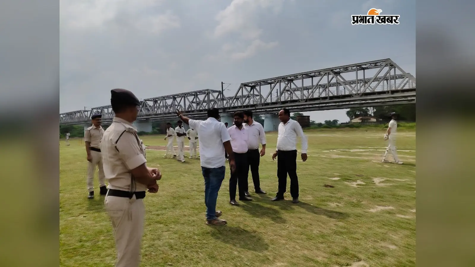 बाबा गोरखनाथ धाम में 24 अगस्त को हेलीकॉप्टर से होगी पुष्प वर्षा, हेलीपैड निर्माण का निरीक्षण