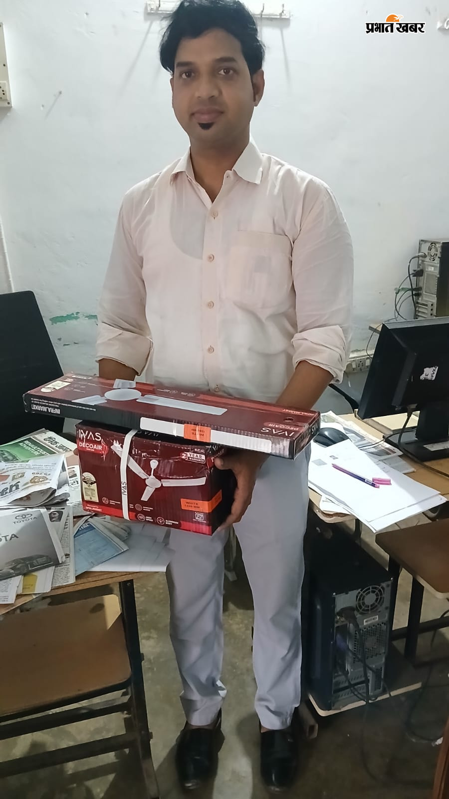 सुपर मानसून धमाका ऑफर के तहत विजेताओं को पुरस्कार प्रदान  | Prabhat Khabar Network