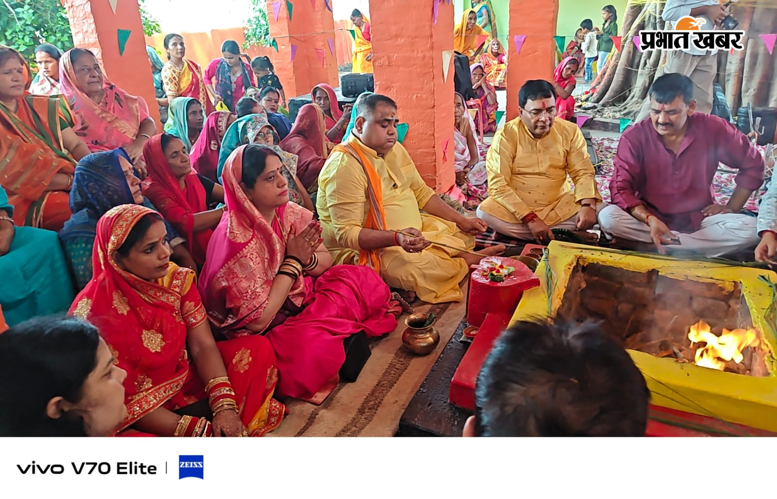 कोड़रा मे साई मंदिर के स्थापना दिवस के मौके पर बिट्टू सिंह पूजा अर्चना करते हुए | Prabhat Khabar Network