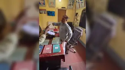 कटिहार टीचर्स ट्रेनिंग कॉलेज में भारी हंगामा: CLC और मार्क्सशीट के लिए1000 की 'अवैध वसूली' का आरोप; कुलपति से शिकायत, प्राचार्य बोले- '15 साल पुराना है नियम'