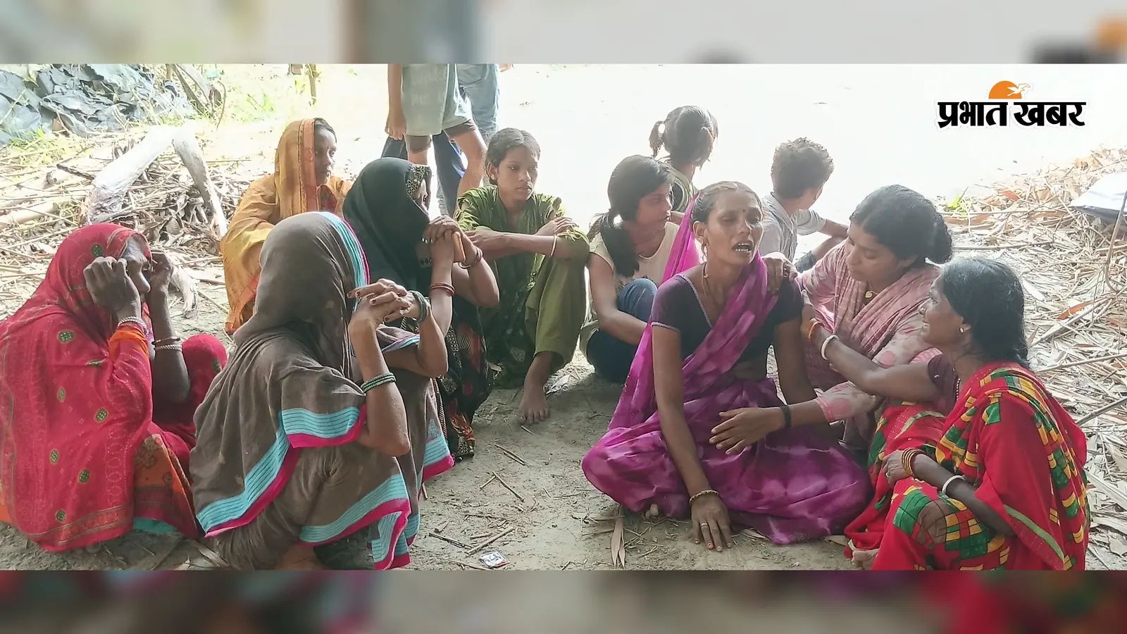 विलाप करते हुए परिजन