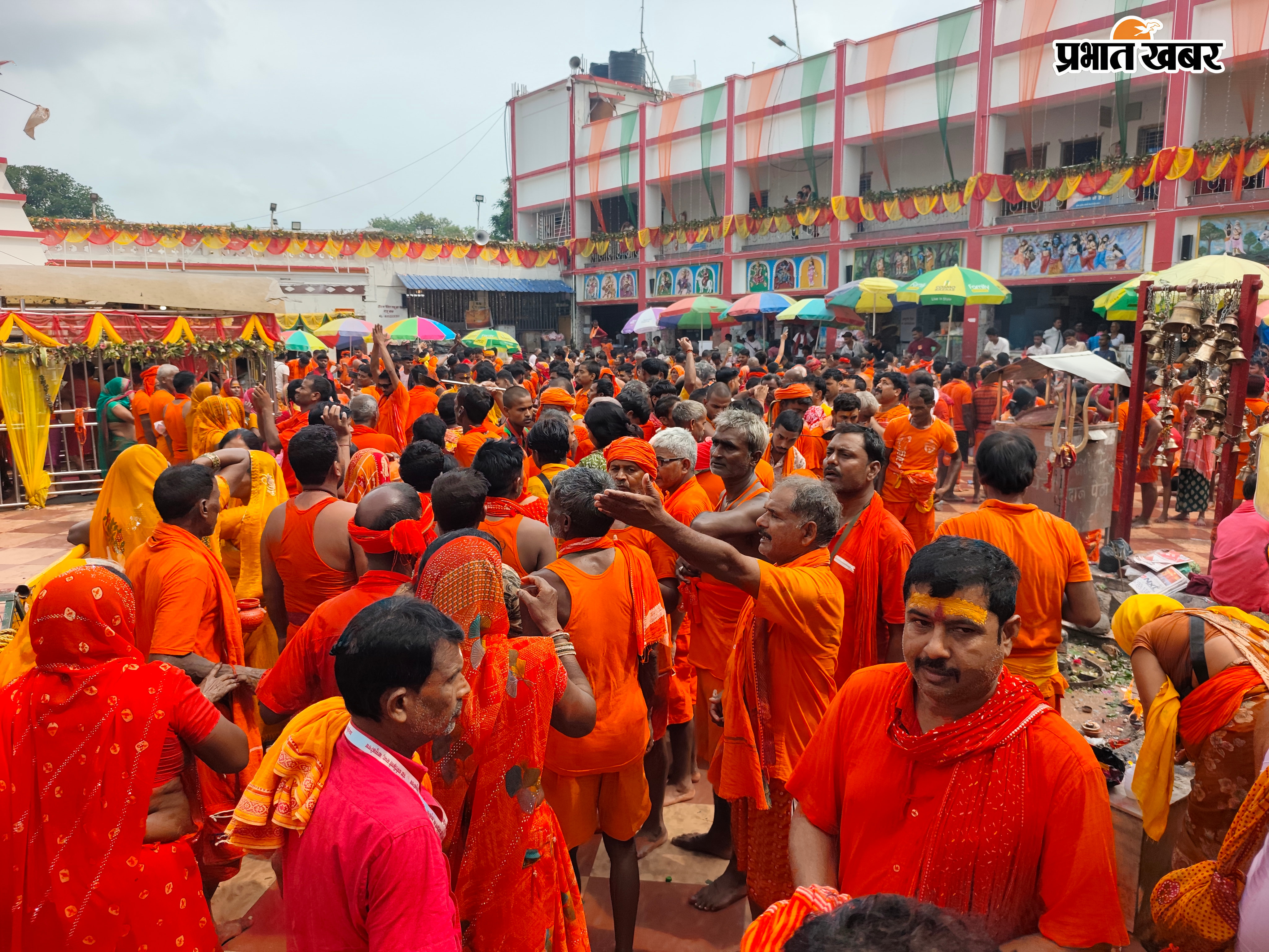 बासुकिनाथ मंदिर में भक्तों की भीड़, कतारबद्ध श्रद्धालु, शिवगंगा में आस्था की डुबकी लगाते भक्त | Prabhat Khabar Network