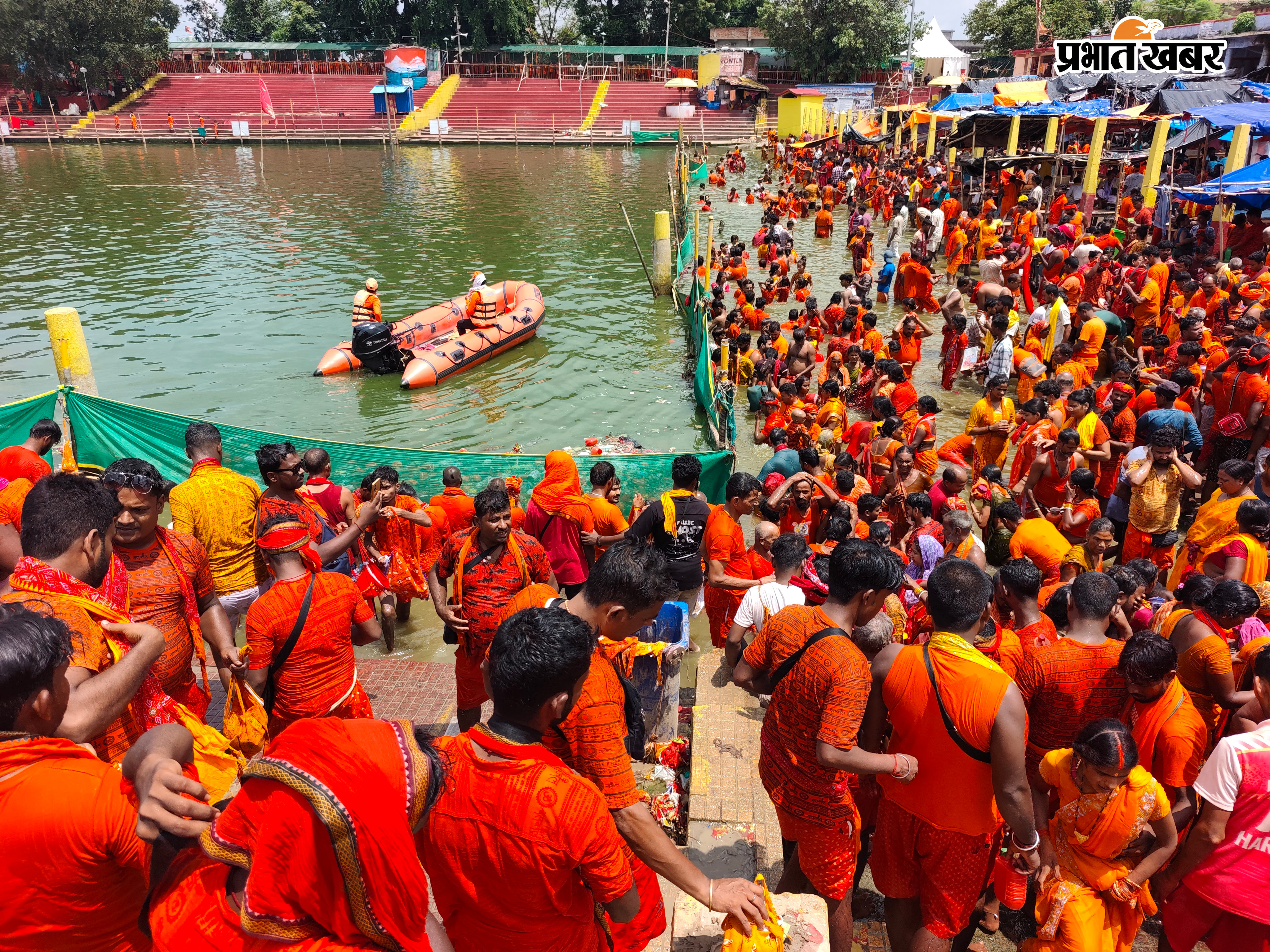 बासुकिनाथ मंदिर में भक्तों की भीड़, कतारबद्ध श्रद्धालु, शिवगंगा में आस्था की डुबकी लगाते भक्त | Prabhat Khabar Network
