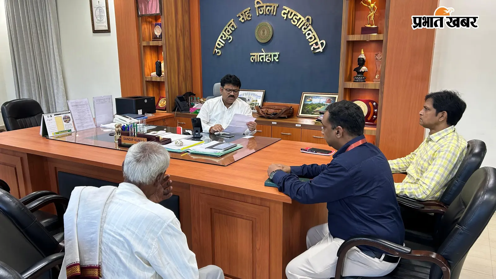 लातेहार में जन शिकायत कार्यक्रम: मंईयां सम्मान की राशि नहीं मिलने से लेकर कई फरियादें लेकर पहुंचे लोग, डीसी ने दिया समाधान का भरोसा
