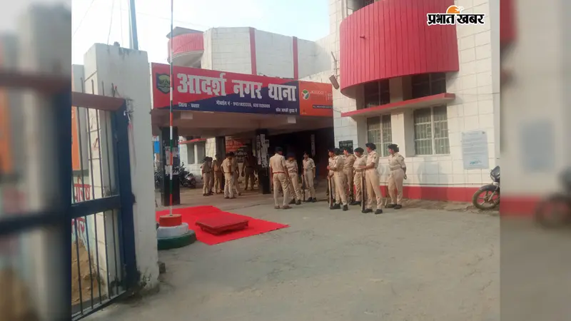 बक्सर: अंबेडकर चौक पर गुमटी की छत से 15 पुड़िया चरस बरामद, दुकानदार हिरासत में