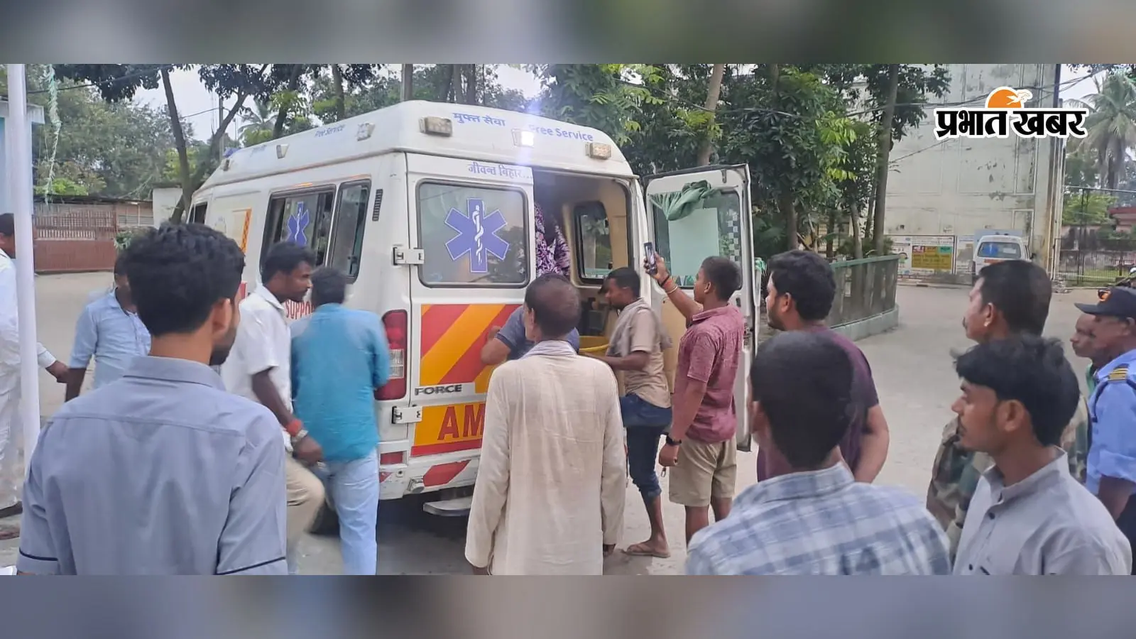 इसराइन कला में विवादित जमीन में लगे जुट के पौधा काटने के दौरान चली गोली, एक महिला घायल
