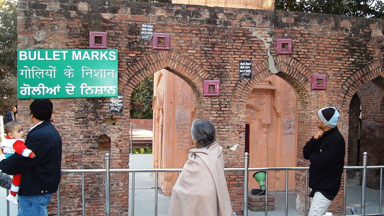 जालियांवाला बाग में गोलियों के निशान (Image: Wikipedia)
