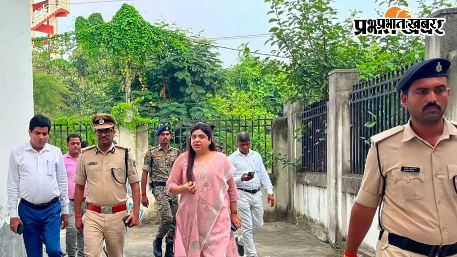 औरंगाबाद में डीएम और एसपी ने किया ईवीएम-वीवीपैट वेयरहाउस का मासिक निरीक्षण, सुरक्षा व्यवस्था की जांच