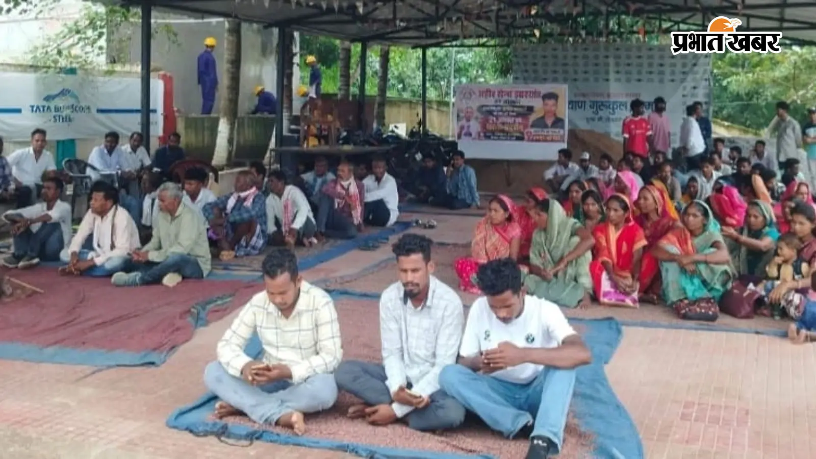 पहली तनख्वाह भेजने की बात कही, फिर बंद हो गया फोन; दुबई में लापता बेटे के लिए गुरुकुल पहुंचे परिजन