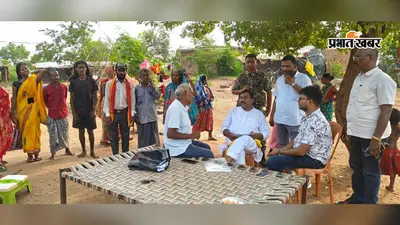 मुसहर टोला पहुंचे पांकी विधायक, मतदाता सूची से छूटे नाम जोड़ने का निर्देश; बारिश बाद सड़क निर्माण का दिया भरोसा