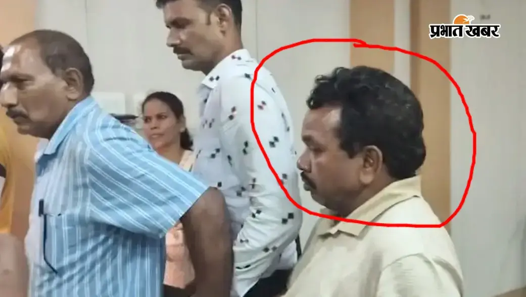 लाठीकटा तहसीलदार के घर से 10 लाख नकद व 55 लाख के सोने के गहने बरामद, गिरफ्तार