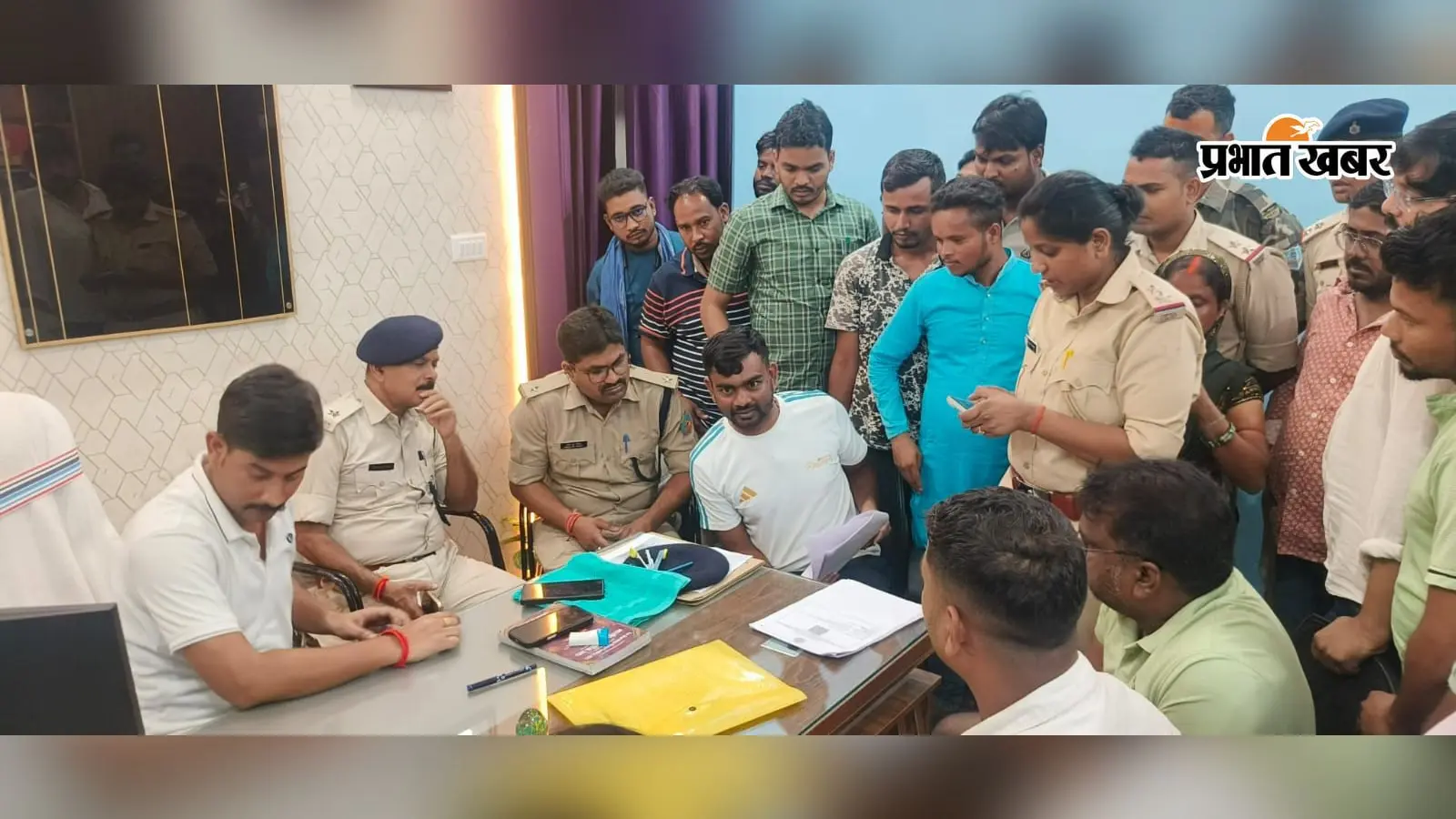 फर्जी प्रमाणपत्र मामले में थाने में हंगामा, विधायक-मुखिया समर्थक भिड़े