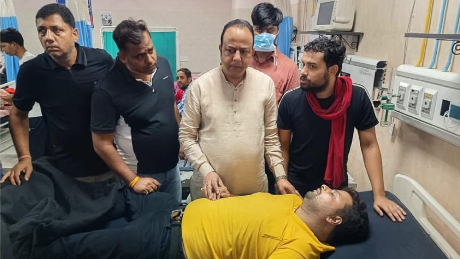 छात्र नेता कुणाल सिंह से मिलने पहुंचे हटिया विधायक नवीन जायसवाल/ Prabhat Khabar Network