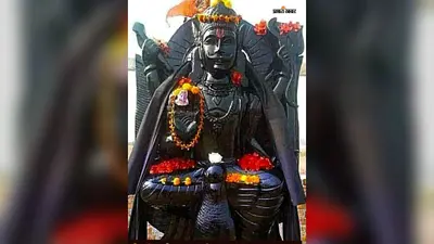 शनिदेव मंदिर में उमड़ी श्रद्धालुओं की भीड़, शाम को महाआरती के बाद होगा भंडारा