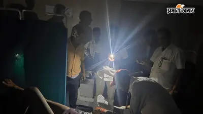 मधेपुरा: सदर अस्पताल में बिजली गुल होते ही छाया अंधेरा, मोबाइल की फ्लैश लाइट में हुआ मरीजों का इलाज; व्यवस्था पर उठे सवाल