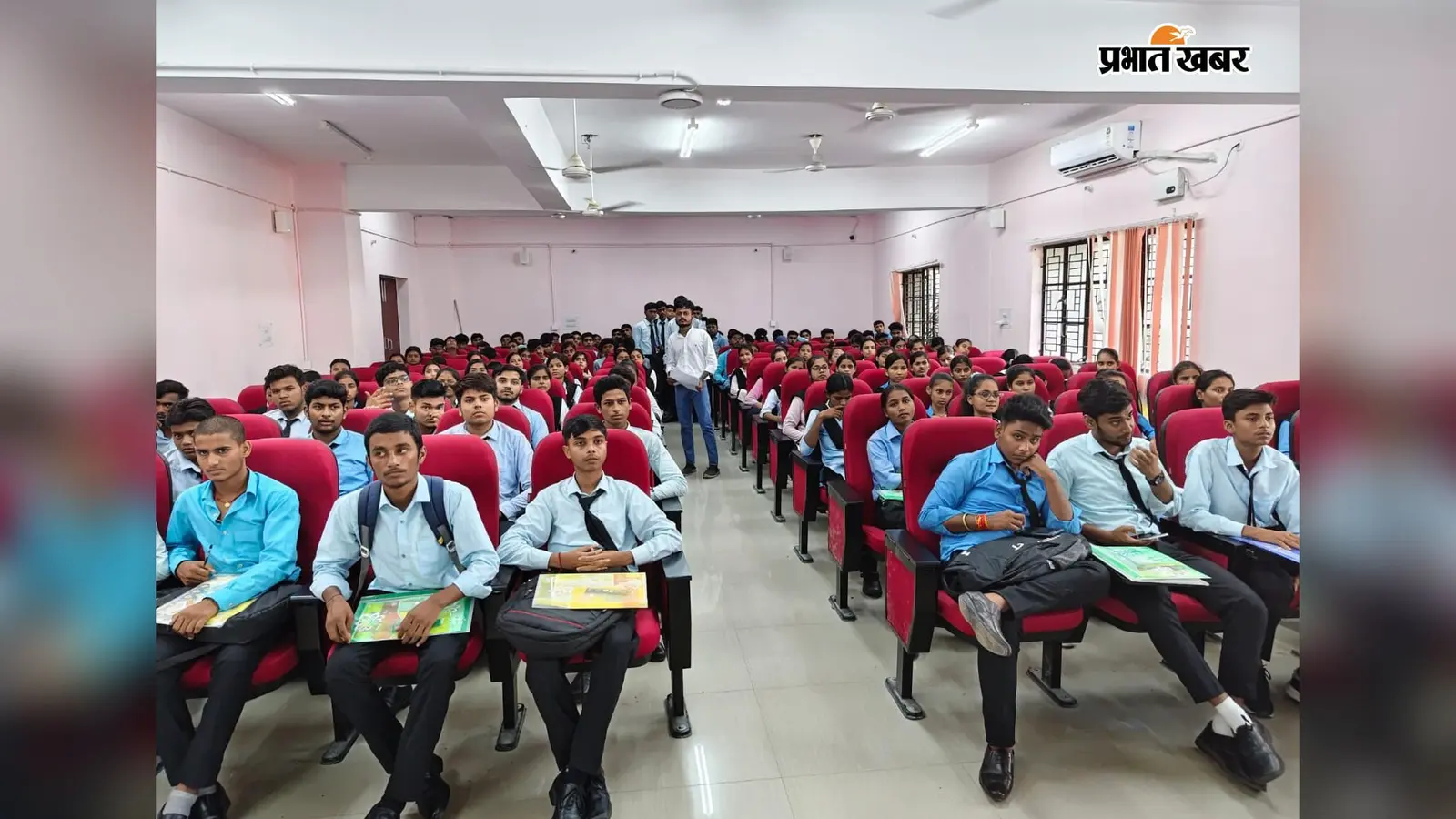 महिलाओं की सुरक्षा को लेकर अररिया में जागरूकता कार्यक्रम, शिकायत की प्रक्रिया समझायी