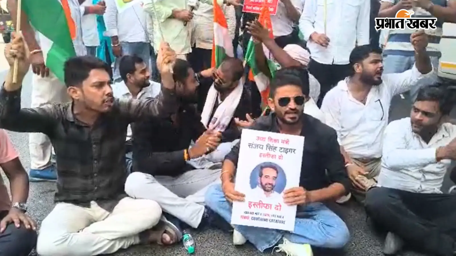 Patna Phd. Holders Protest Live: लोकभवन घेराव के लिए सड़क पर उतरे PhD होल्डर्स, सरकार के खिलाफ लगा रहे नारे