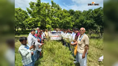 गोपालगंज में वैज्ञानिकों ने किसानों को दिया प्रशिक्षण, बताया- खेतों के लिए खतरनाक है गाजर घास