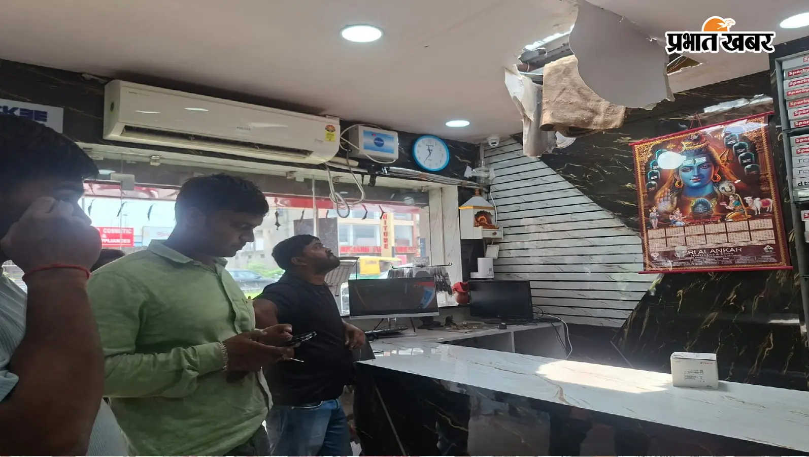 तुपुदाना के फैशन हाउस में चोरी, एस्बेस्टस सीट काटकर 20 हजार नगद समेत लाखों का सामान ले उड़े चोर