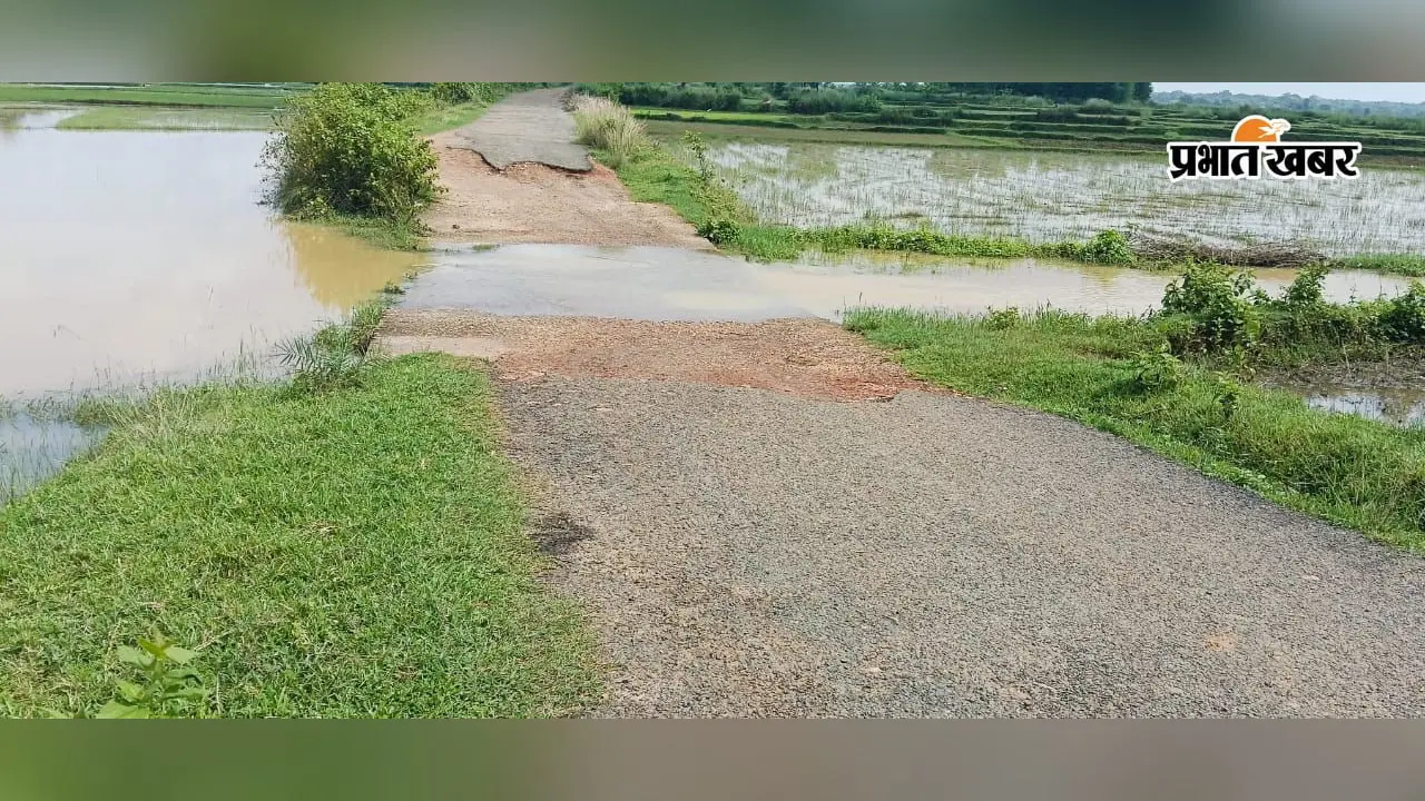 मानुषमुड़िया-सोनाकड़ा मुख्य सड़क जर्जर, ग्रामीणों को आवागमन में हो रही परेशानी